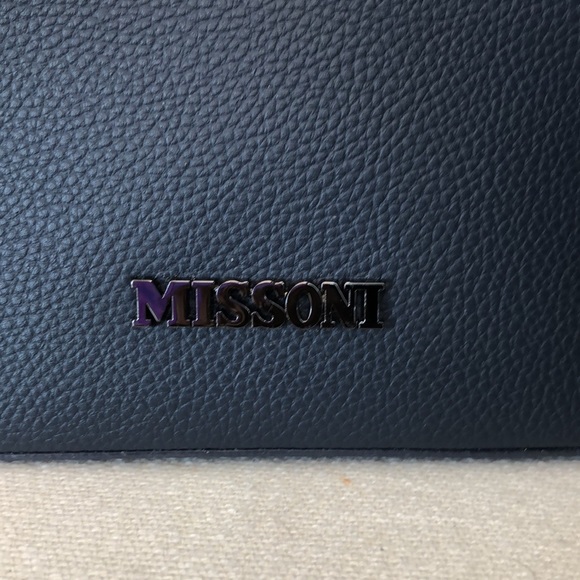 MISSONI FOR SAUDI AIRLINES dark blue vanity case. - Picture 2 of 14